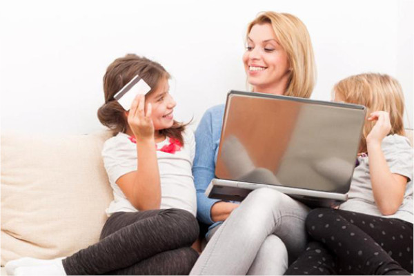 5 Reasons to Give Your Kid a Credit Card